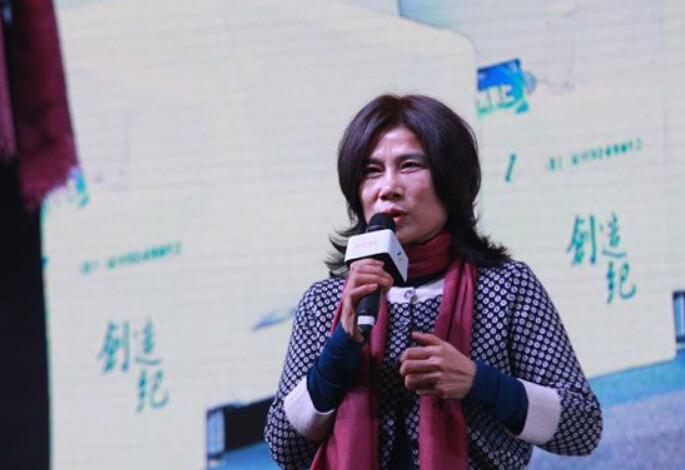【狂虐雷軍，小編驚呆了！】董明珠：小米和美的是兩個(gè)騙子