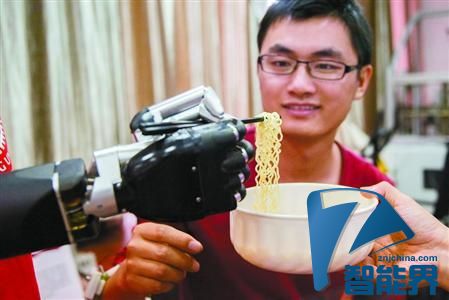 能用筷子撈面，我國仿人假肢機(jī)械手將投放市場