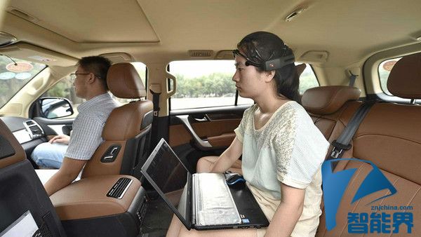 國內(nèi)首臺腦控汽車試跑 只用腦就能開車？