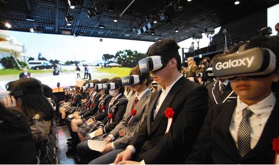 城會玩！日本高中生戴VR眼罩參加開學(xué)典禮