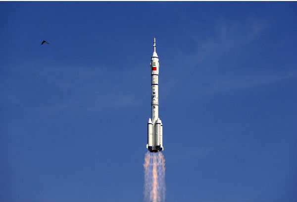 神舟問(wèn)天！神舟十一號(hào)載人飛船發(fā)射成功