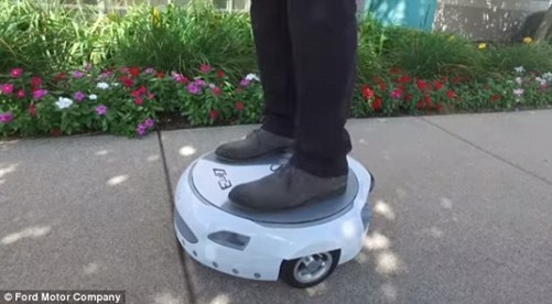 這貨不是掃地機(jī)器人！踩在上面帶你“飛”
