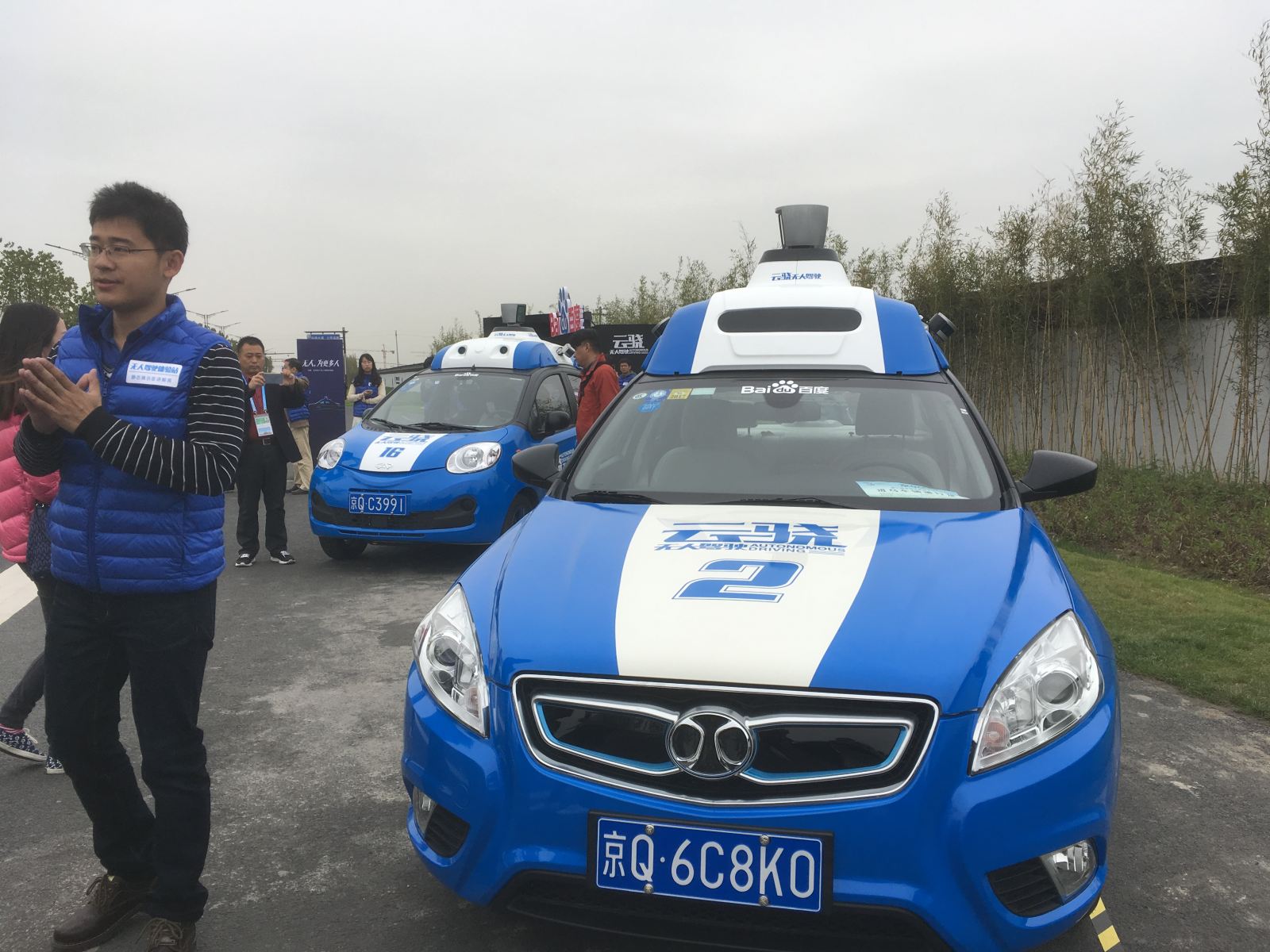 百度無人車亮相烏鎮(zhèn)首次實現(xiàn)超車轉(zhuǎn)彎自動完成