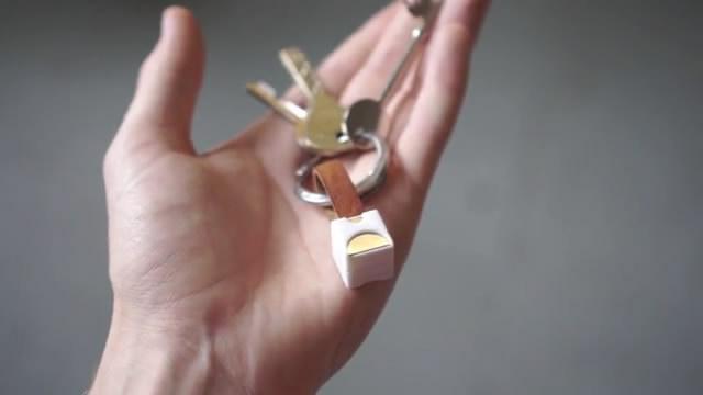 應(yīng)急神器！這個小玩意能讓你用普通AA電池給手機(jī)充電