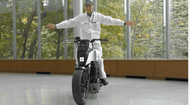 和摔車說(shuō)拜拜 Honda電動(dòng)車自動(dòng)平衡新技能帥爆