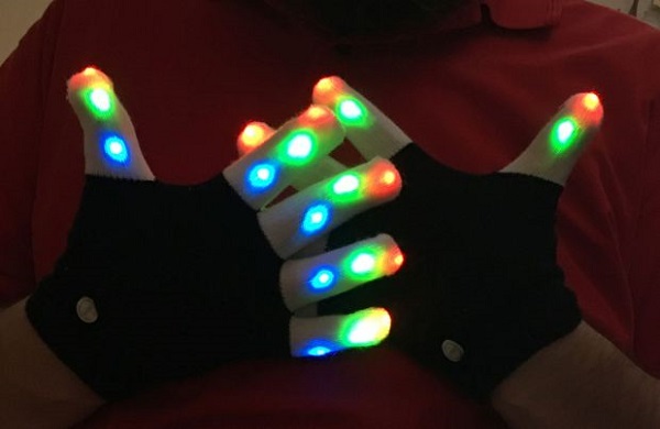 超酷炫！Chnano RGB LED 手套為冬天增添色彩