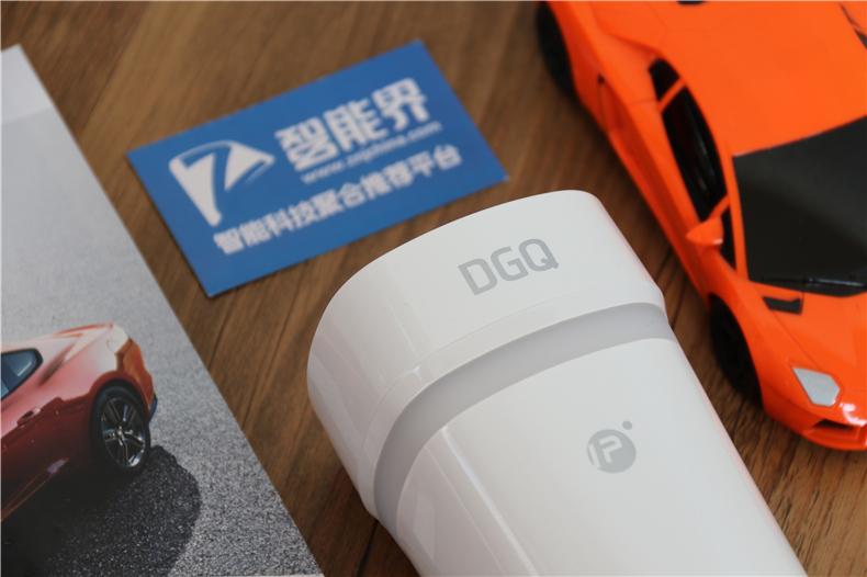 車(chē)內(nèi)甲醛異味 輕輕一鍵全去除 DGQ車(chē)載除味器體驗(yàn)