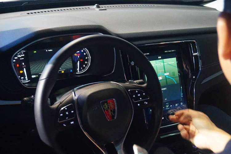 汽車是年輕人的第二客廳，在智能化上卻落后的可怕