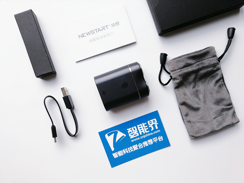 輕巧便攜，全身水洗——煥醒便攜式剃須刀YTS100