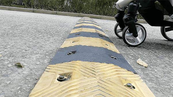 1538275773940958.gif