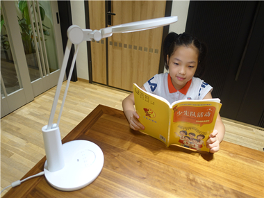 保護(hù)孩子眼睛，從臺(tái)燈做起，孩視寶VL235B護(hù)眼臺(tái)燈體驗(yàn)