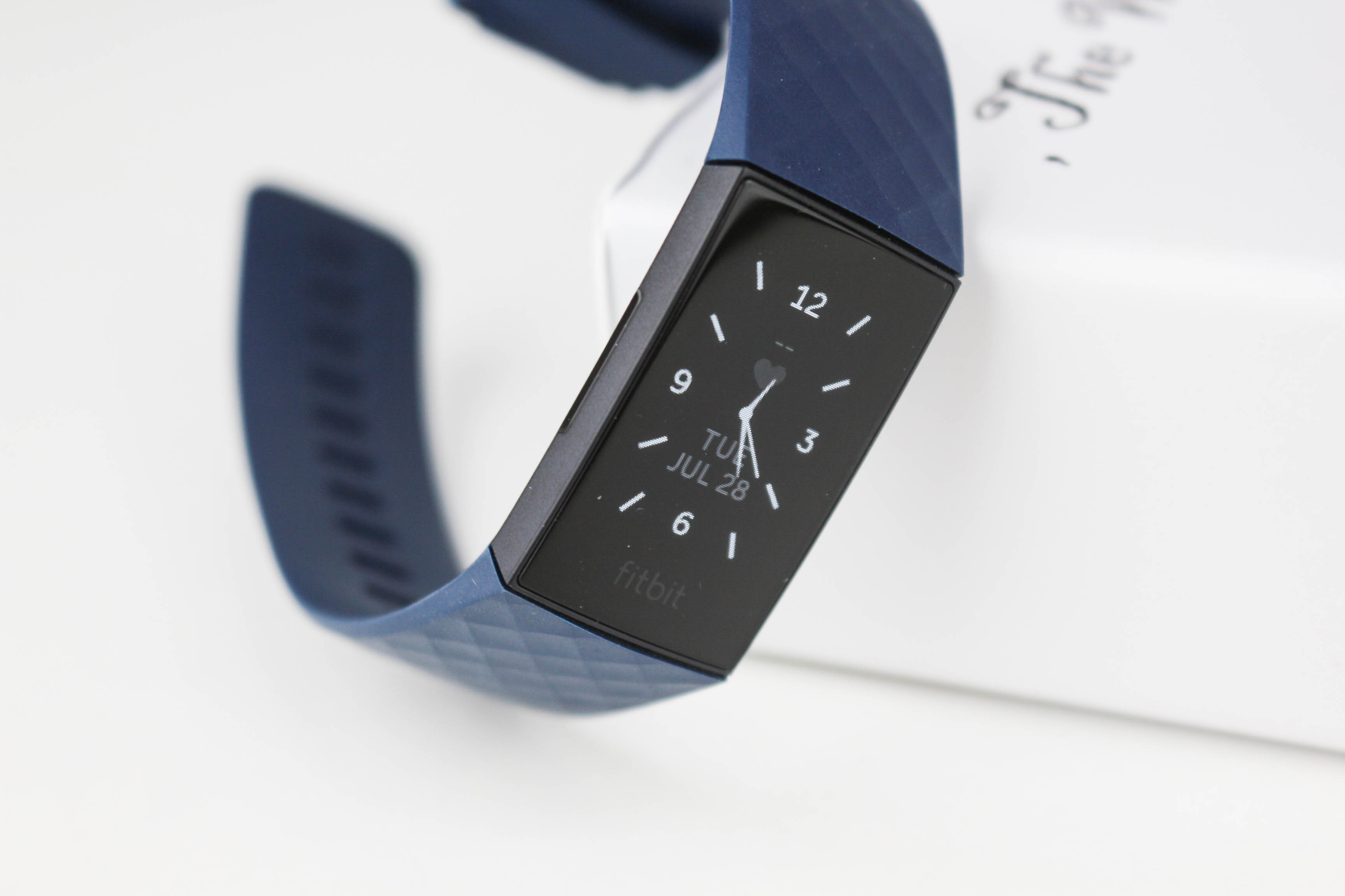 售價過千的智能手環(huán)強在哪？Fitbit Charge 4告訴你：這就叫專業(yè)
