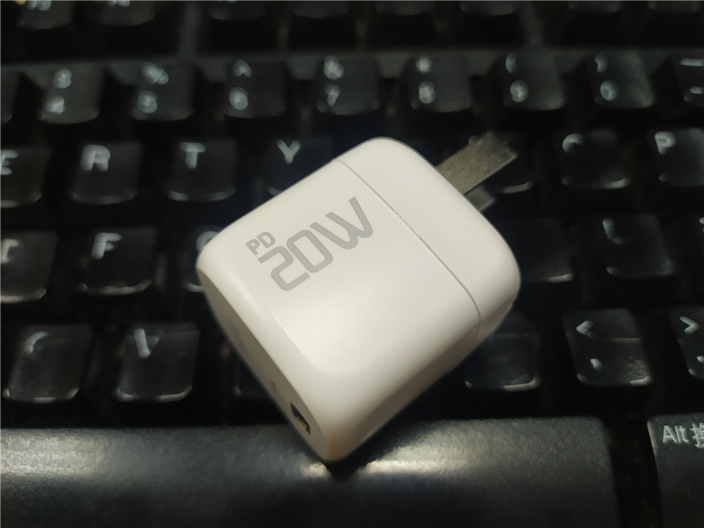 超乎想象的小，超有實力的南卡C1 20W迷你PD充電器
