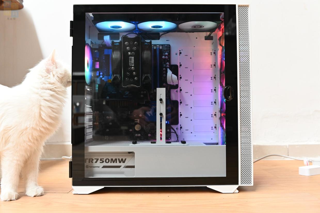 簡約精致的白色電源，靜音高效易擴展，艾湃電競STR750MW上手