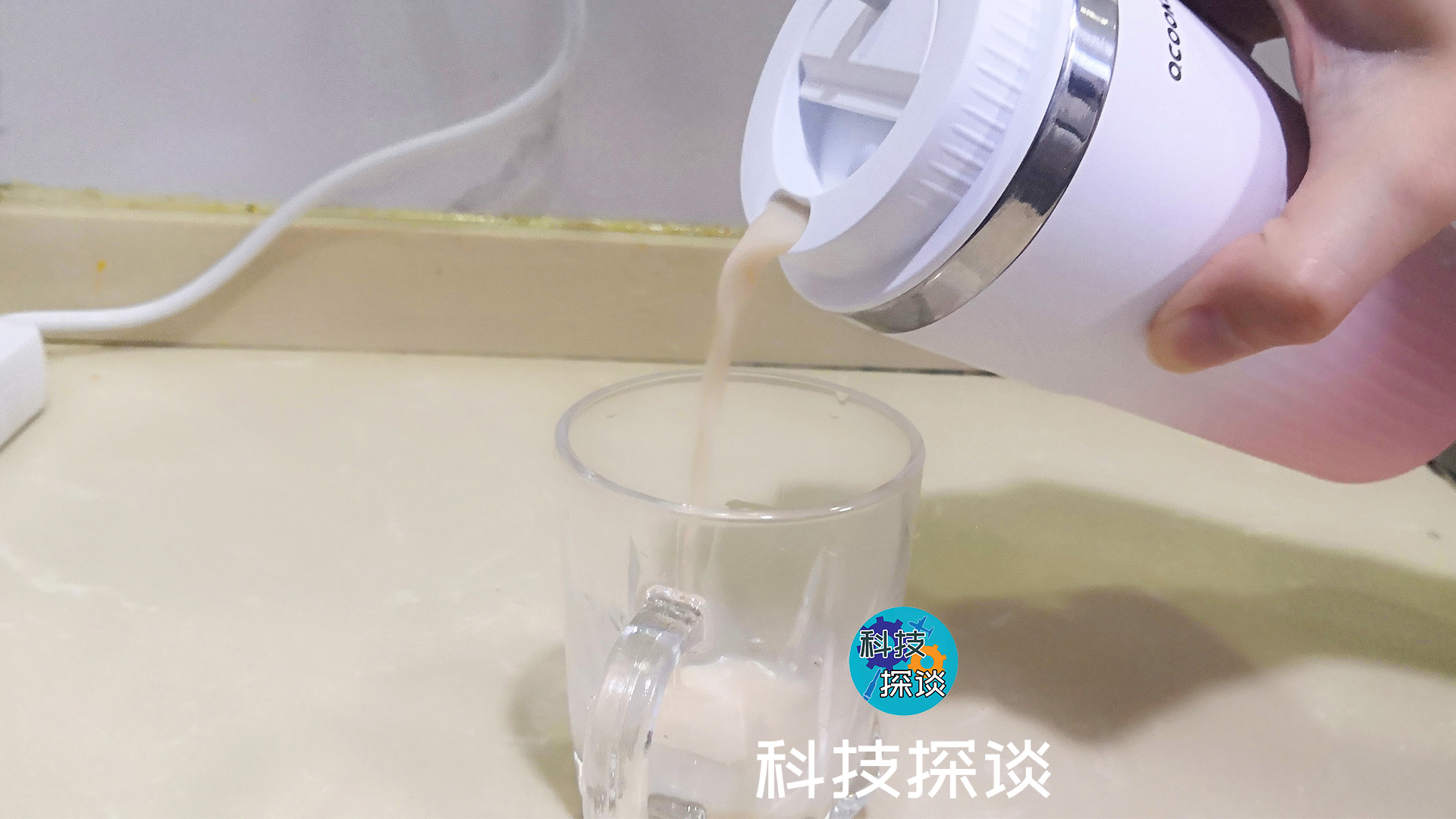 何必排隊(duì)買奶茶，有了圈廚便攜式奶茶機(jī)，通上電就能自制奶茶
