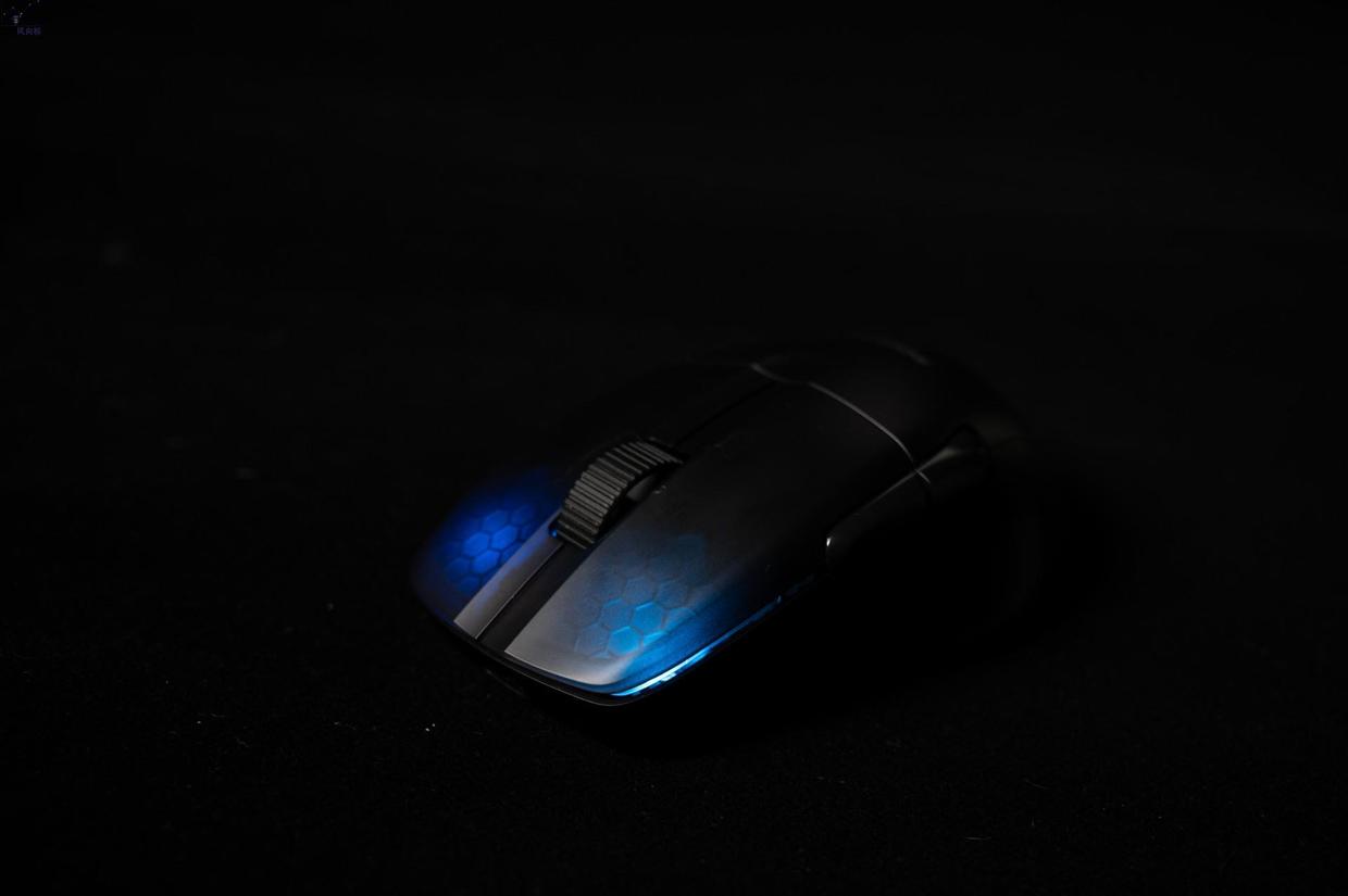 操作更順滑的電競(jìng)鼠標(biāo)，擁有100小時(shí)續(xù)航，KONE Pro Air上手