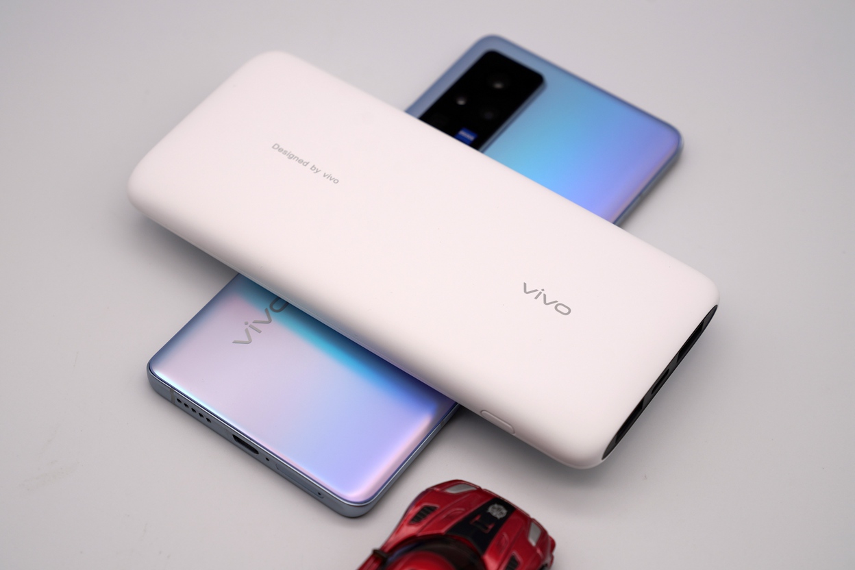 vivo 20W快充移動電源：輕薄便攜，出行閃充好幫手