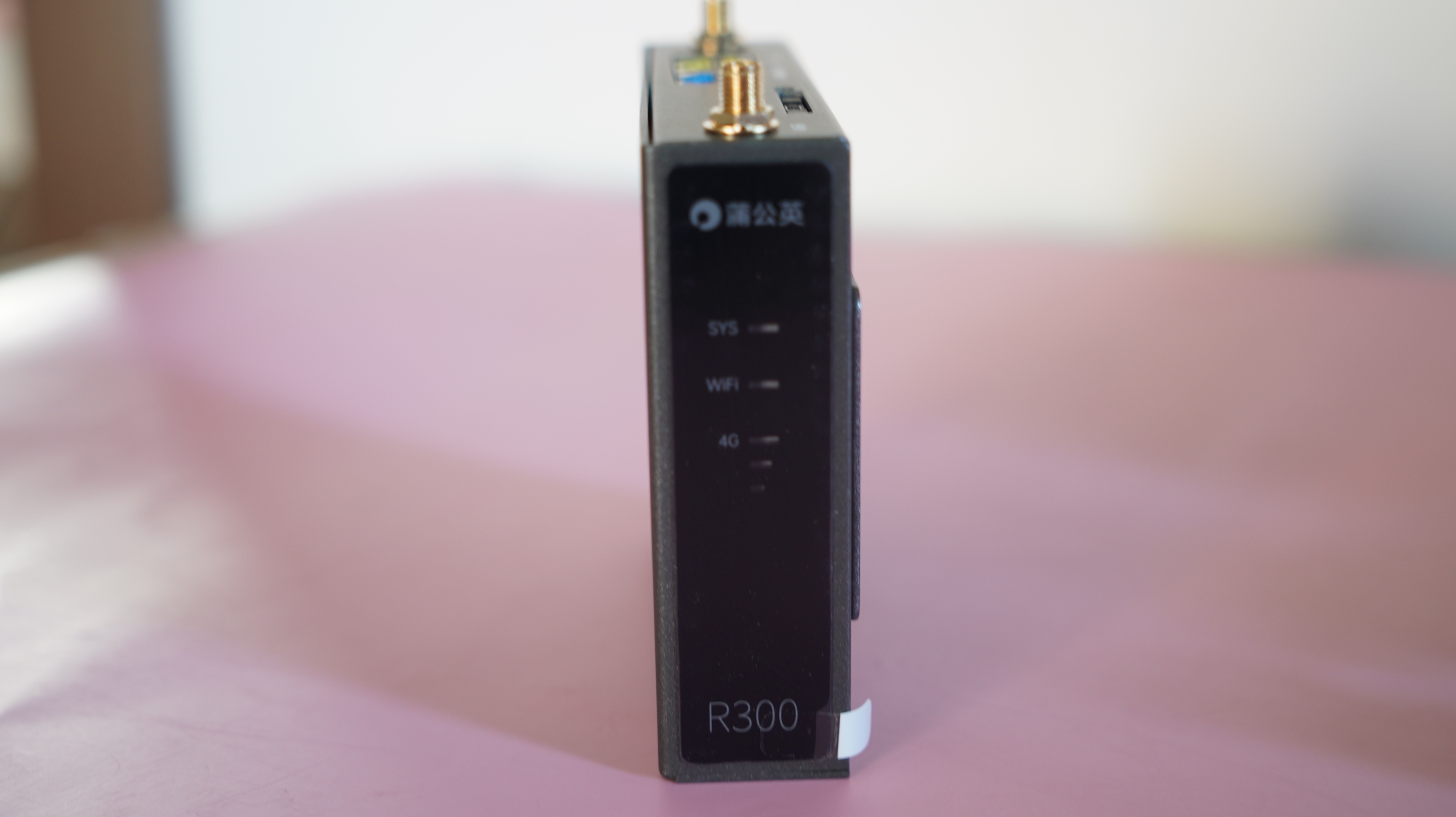 200多的4G工業(yè)路由器到底怎么樣？蒲公英R300A開箱測評