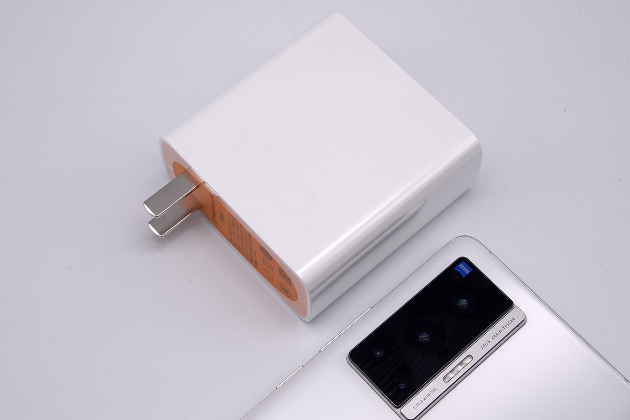 vivo系極速閃充推薦，iQOO 120W充電器套裝上手體驗(yàn)