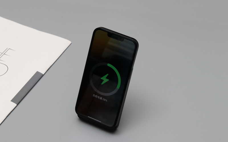充電無(wú)“線(xiàn)”制，電友MagSafe充電寶讓你的iPhone13優(yōu)雅充電