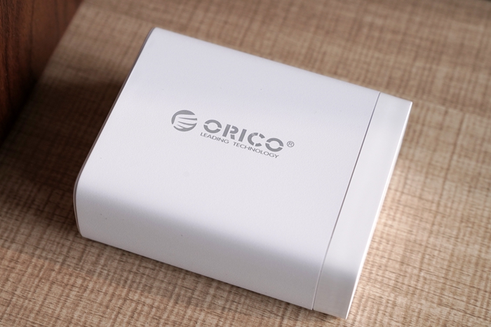 ORICO 100W氮化鎵充電器體驗：一拖四照樣扛得??！
