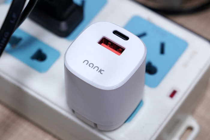 南卡20W迷你PD充電器C2：小身材、大驚喜