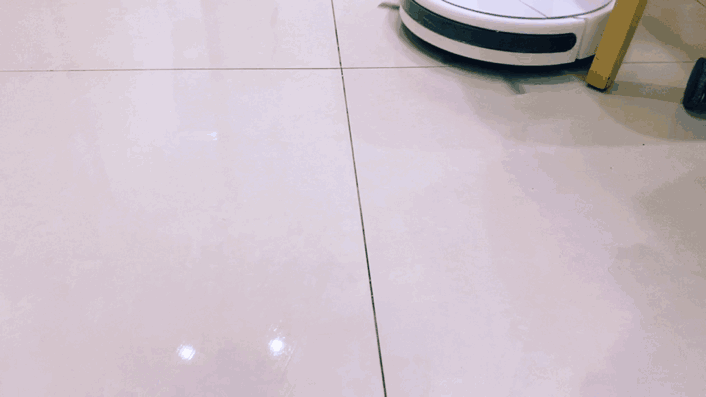 拖地中