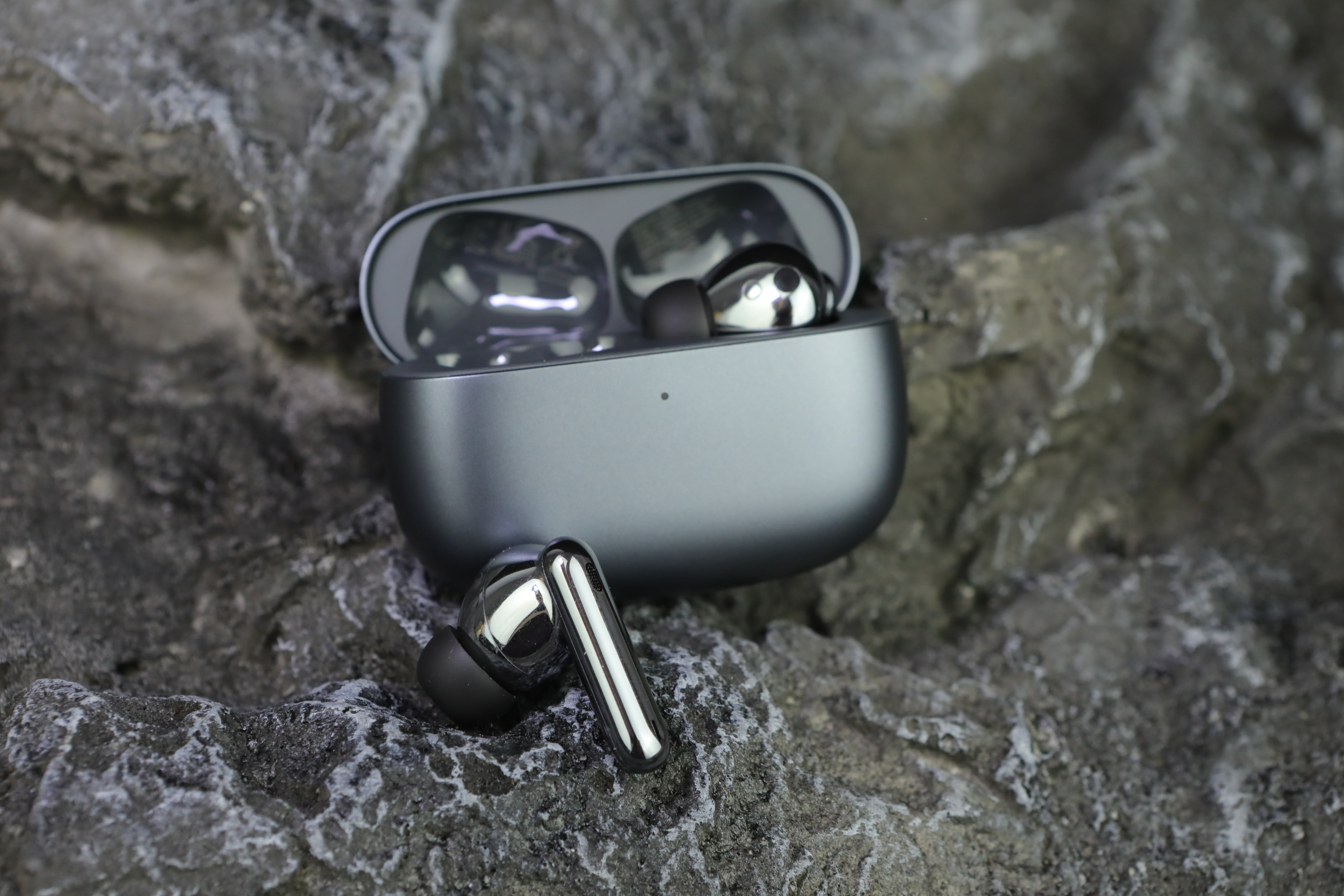 能測(cè)溫的耳機(jī)你見(jiàn)過(guò)嗎？Earbuds 3 Pro智能測(cè)溫降噪耳機(jī)