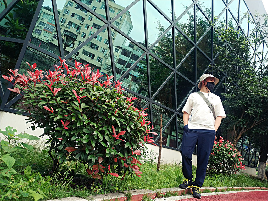 為了夏日清爽，我選了漁夫帽、寬松圓領(lǐng)短袖和輕薄速干褲