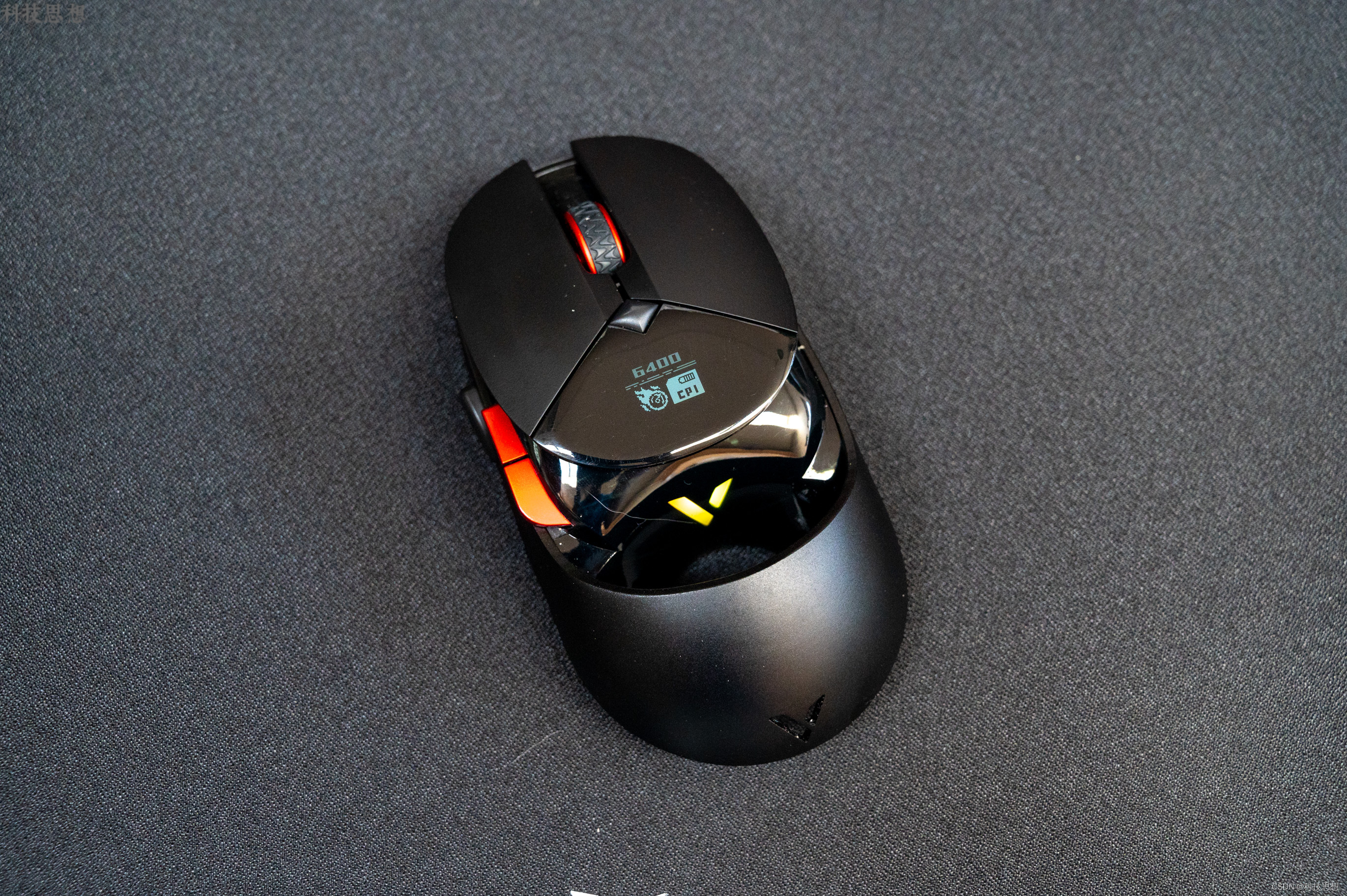 自帶屏幕的游戲鼠標(biāo)，操作順滑流暢，雷柏VT960S上手