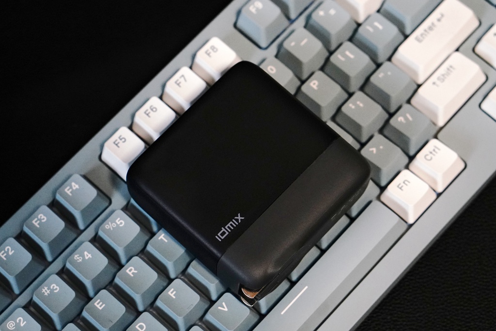 IDMIX 140W氮化鎵充電器：三口皆快充，充電不等待