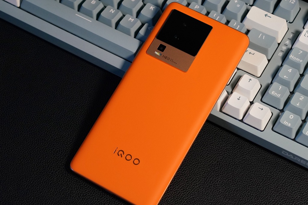 iQOO Neo7：性能鐵三角，打造新一代“水桶機皇”！