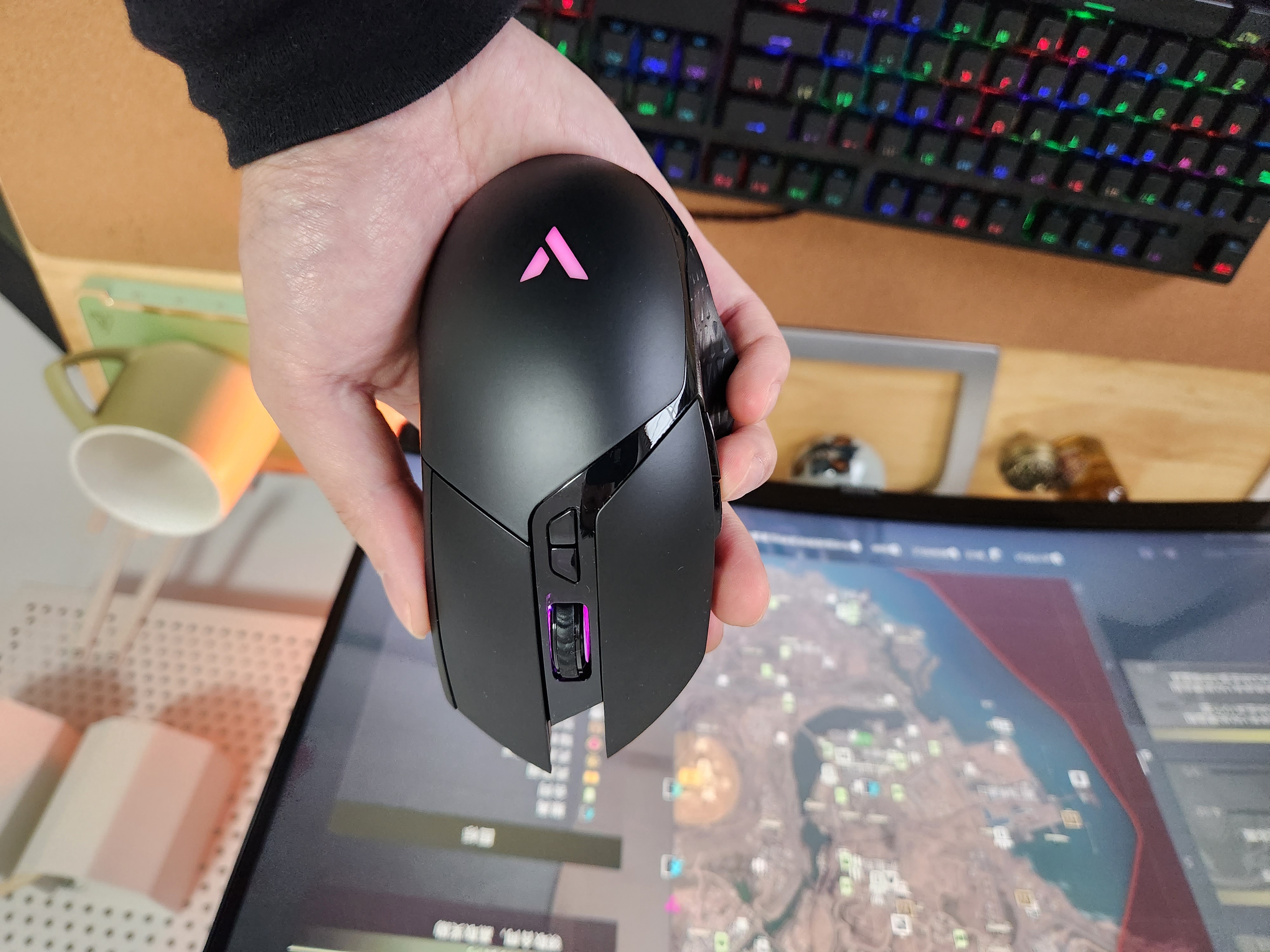 入門價格旗艦體驗，射擊利器，雷柏V30W雙模無線游戲鼠標(biāo)