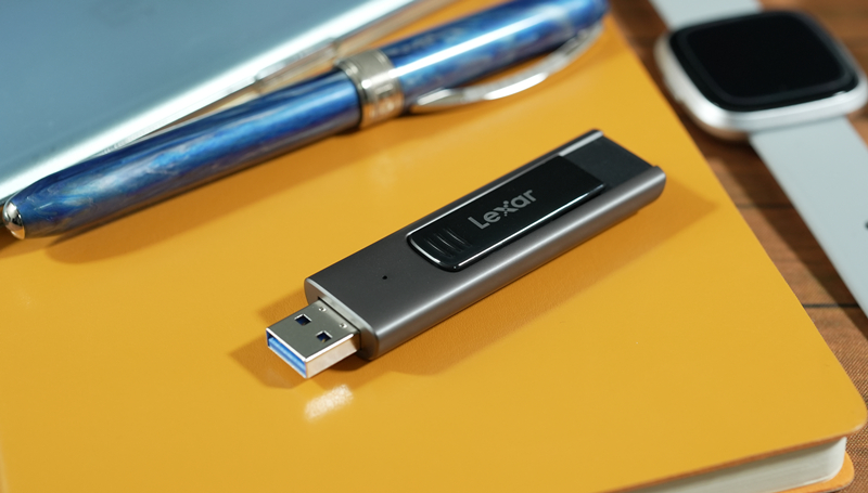 職場、學(xué)場必不可少的神器-雷克沙M900U盤