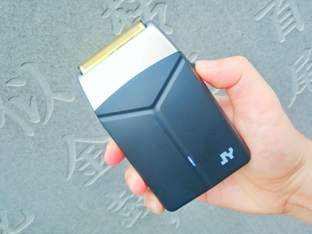 短硬毛發(fā)，高效剃光:精顏增白剃須刀